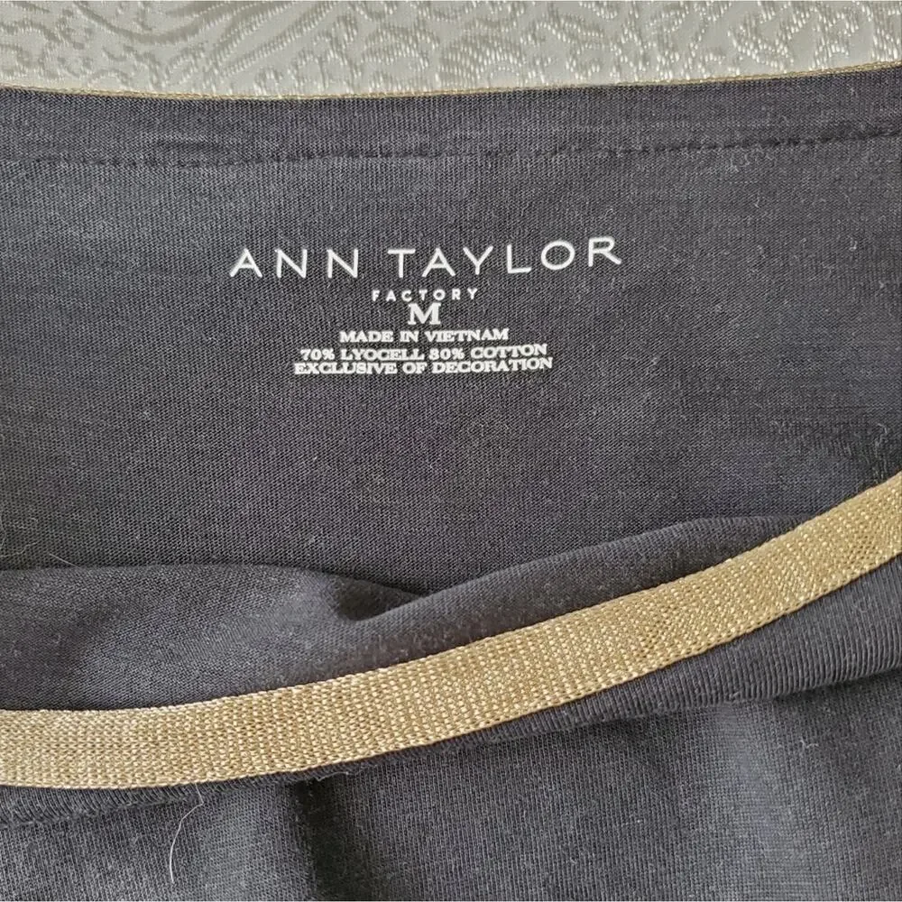 Ann Taylor Classic Black T Shirt Women's Size M Gold Trim‎ Cap Sleeve Minimalist - Picture 2 of 9